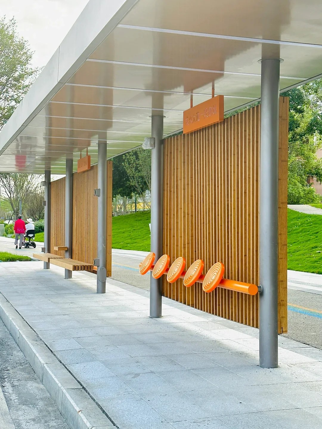 Bus shelter with metal posts, a canopy and seating