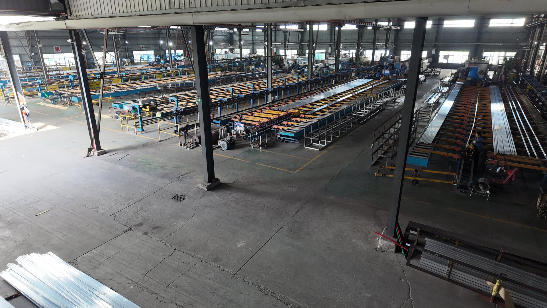 Wide view of Guantian's aluminum profile production hall